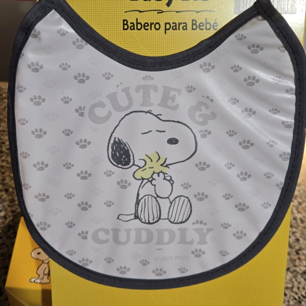 Peanuts: Bib, Pacifier & Flatware Set - Picture 3 of 9